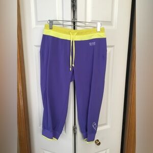 Lady’s 3/4 length running pants.